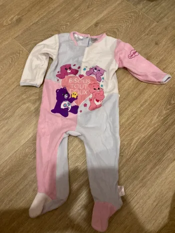 Pyjama 12 mois bisounours en très bon état