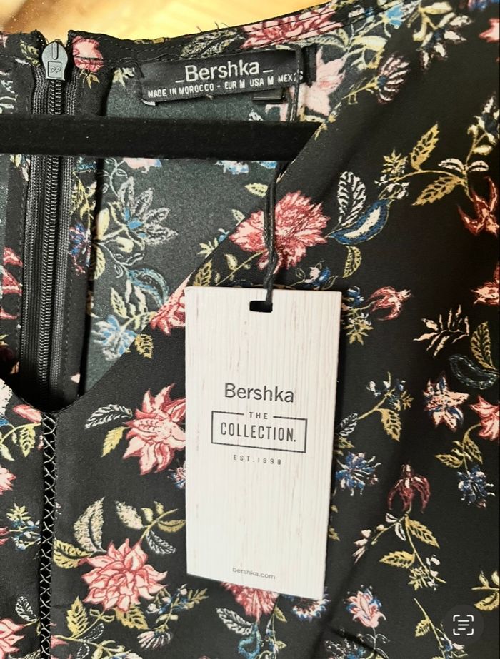Combishort noir fleuris Bershka T.M neuve 💐 - photo numéro 2