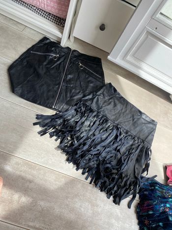 Lot de 2 jupes taille S simili cuir