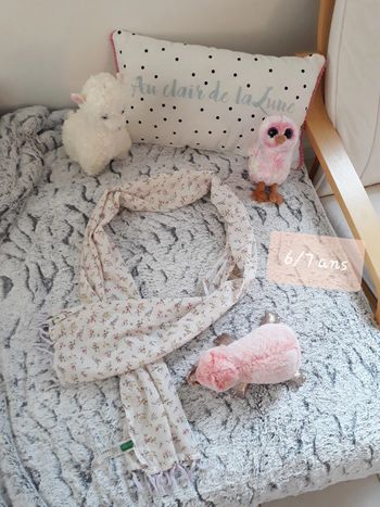 Fille: Foulard Benetton 6/7 ans