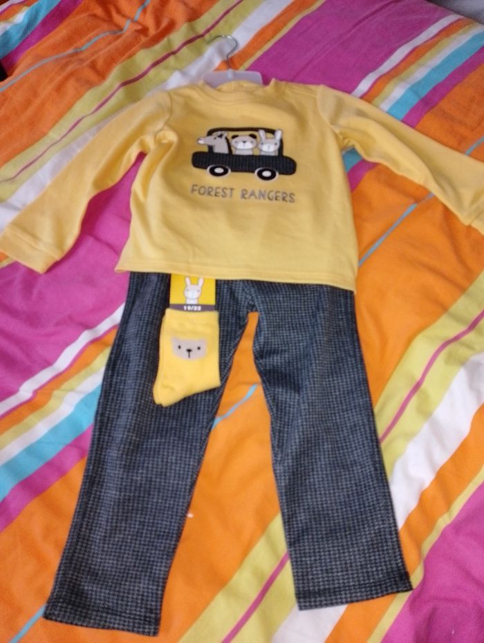 Ensemble 3 pièces neuf 23 mois