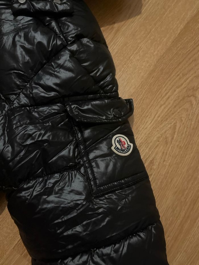 Doudoune moncler jamais porté avec étiquette négociable - photo numéro 3