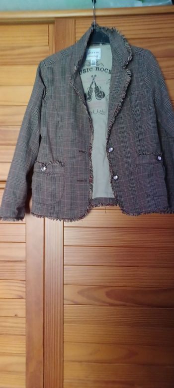 Très jolie veste fille T 9/10 ans 