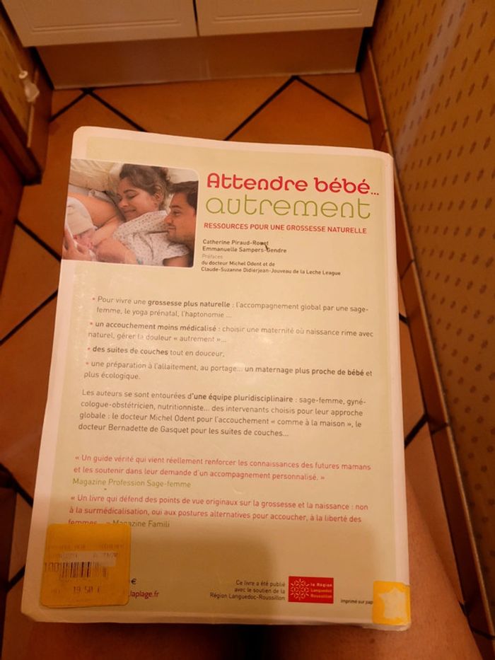 Livre attendre bébé autrement tbe - photo numéro 3