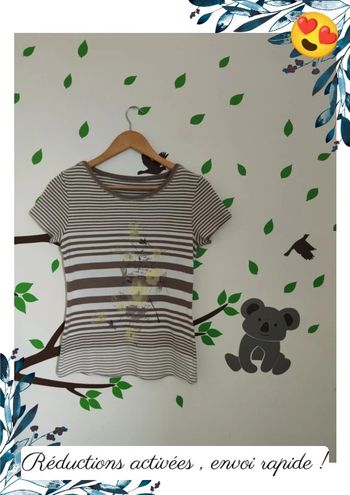 T-shirt marron et fleurs