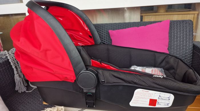 Nacelle looping auto"go rouge "neuve dans son carton d'origine (Jamais déballée) - photo numéro 5