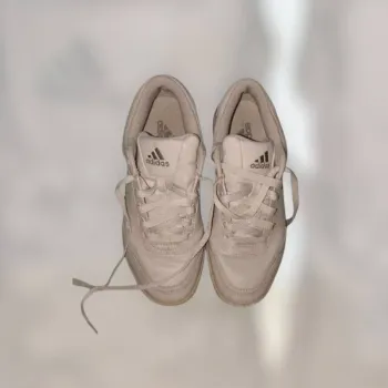baskets Adidas crème pointure 38