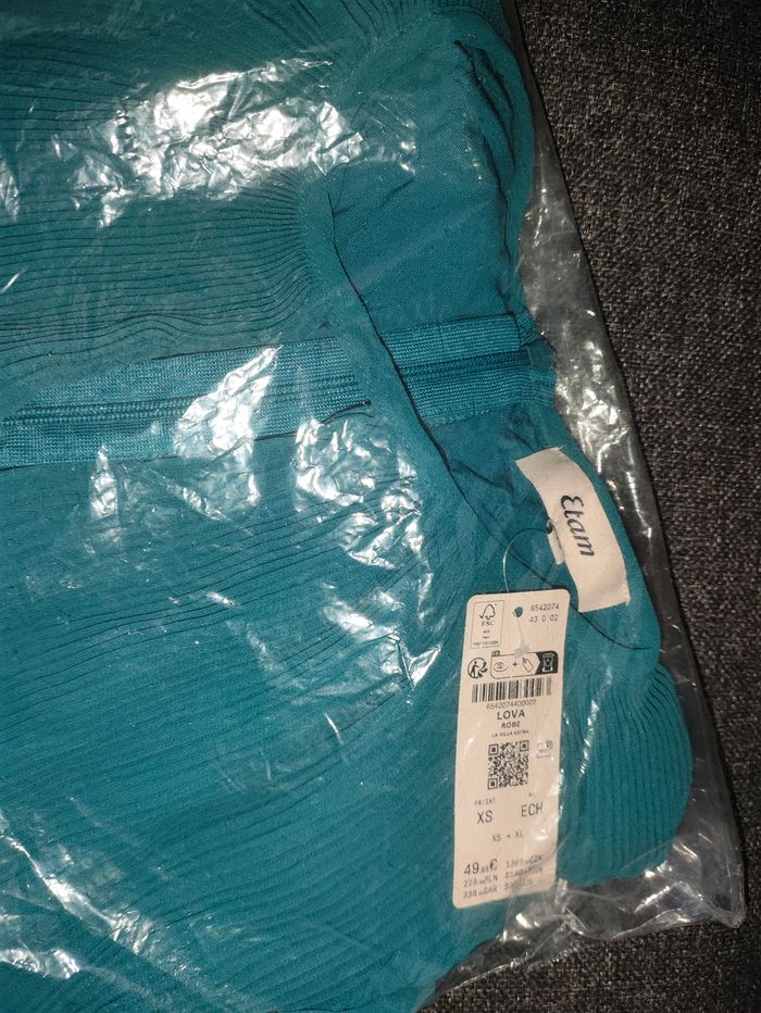 Magnifique robe etam modèle Lova couleur vert émeraude neuve XS - photo numéro 2
