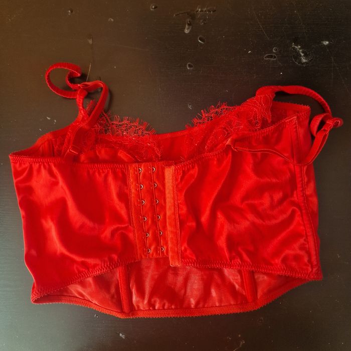 Soutien gorge rouge - photo numéro 2