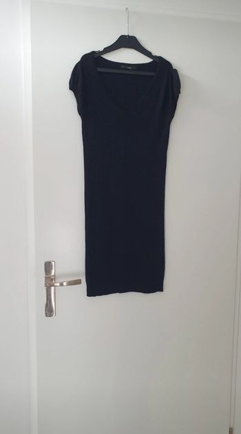 Robe pull moulante noire en 36