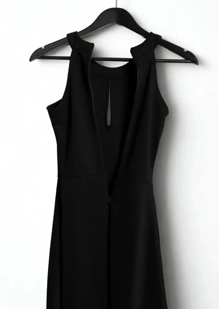 Robe noire coupe patineuse ornements strass • black dress adorned with rhinestones Size S - photo numéro 6
