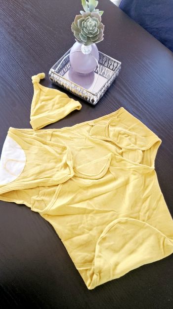 Couverture d'emmaillotage bébé avec bonnet