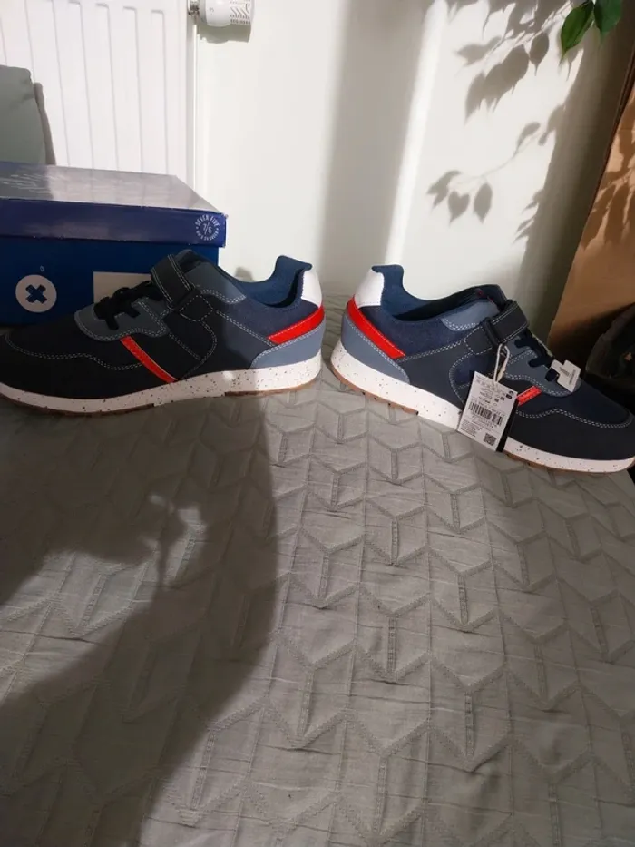 Chaussure/ basket bleu à scratch T39 - photo numéro 3