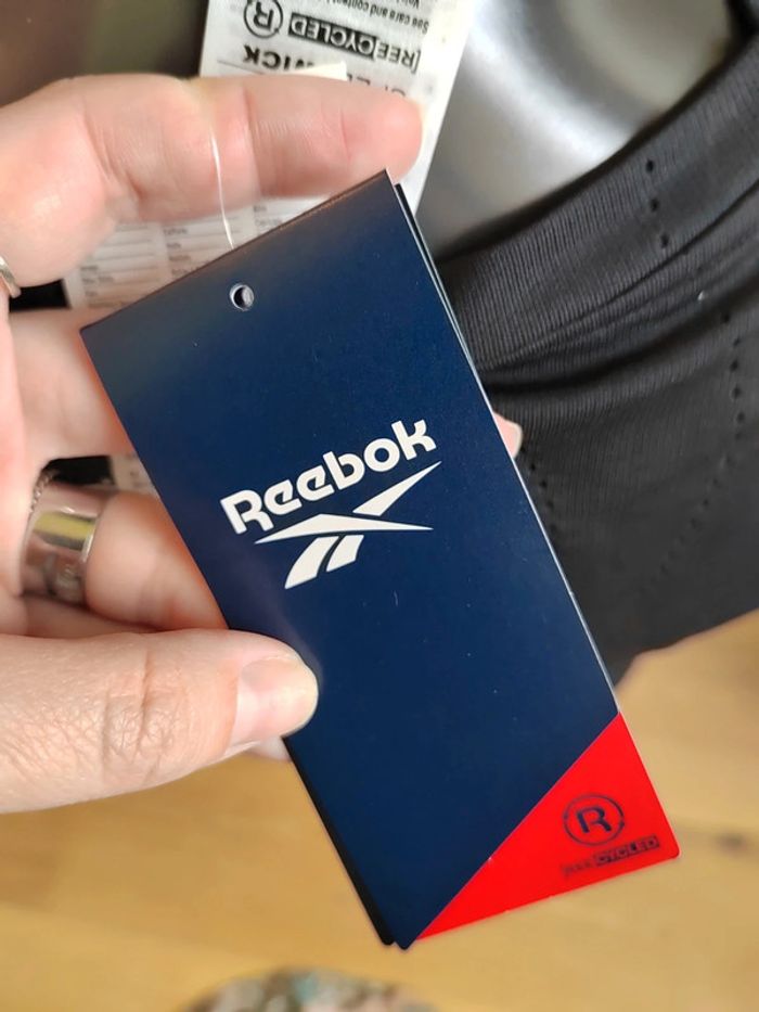 T-shirt de sport t. 2XS Reebook neuf - photo numéro 6