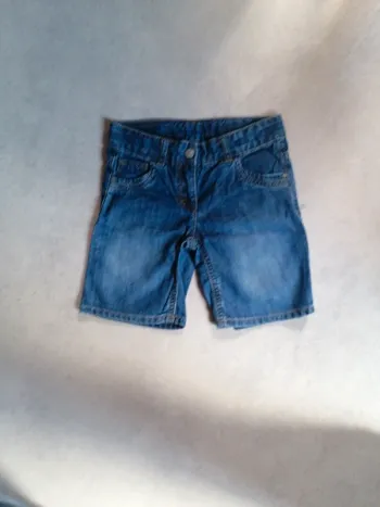 Short fille