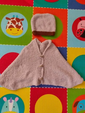 Bonnet et cape en laine taille 2-3 ans