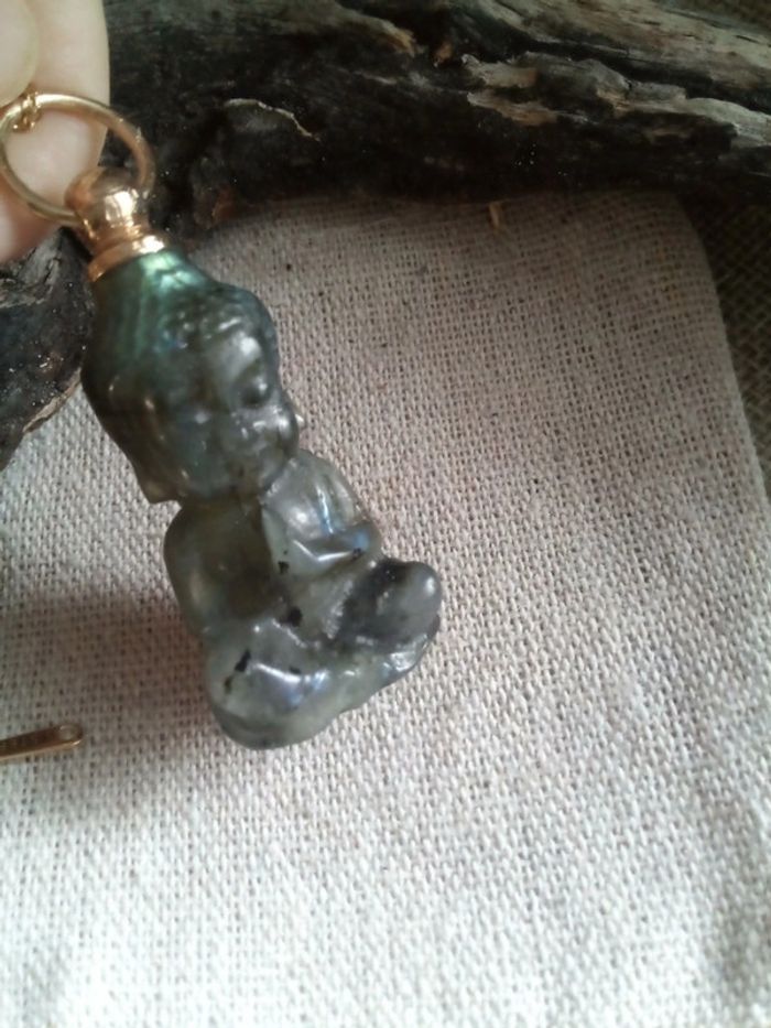 Collier sautoir pendentif bouddha en pierre naturelle de labradorite taillée à la main - photo numéro 3