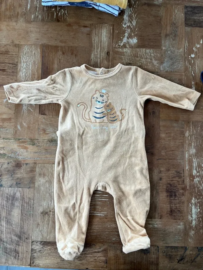 Lot pyjama velours 6 mois - photo numéro 7