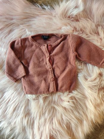 Gilet bordeaux taille 1 mois