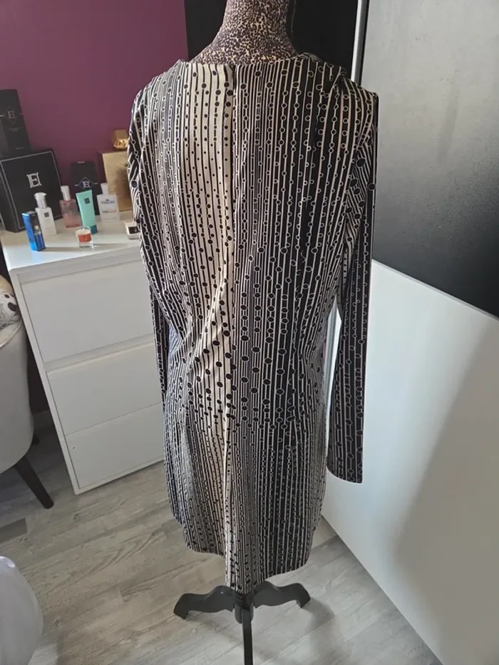 Robe prêt du Corp en taille L - photo numéro 3