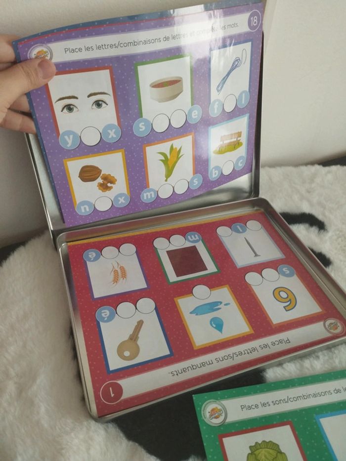 Jeux d'apprendre les mots avec des aimants boîte en métal neuf jamais utilisés - photo numéro 7