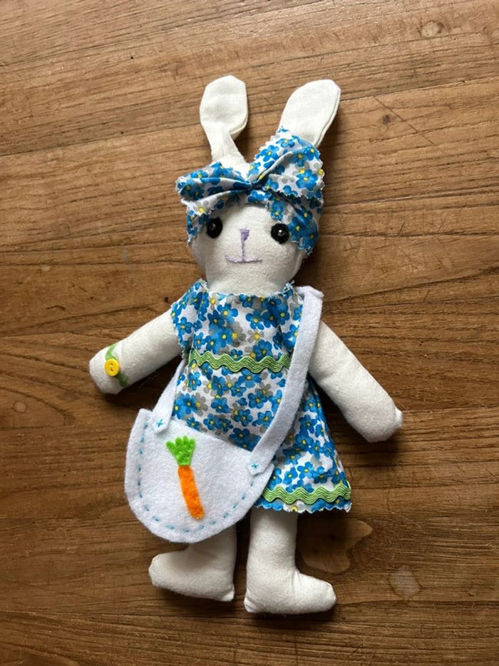 Petite peluche lapin - photo numéro 3