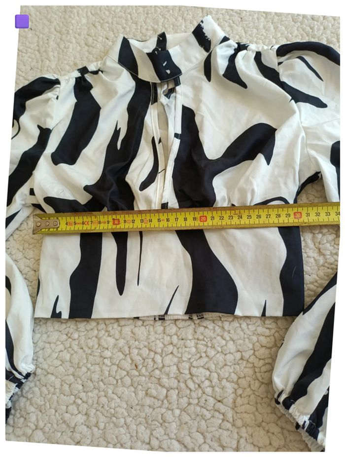 Crop top manches longues noir et blanc imprimé abstrait arty y2k - photo numéro 9