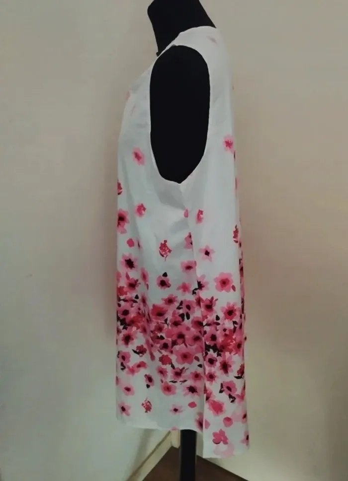 Jolie robe taille XXL - photo numéro 2