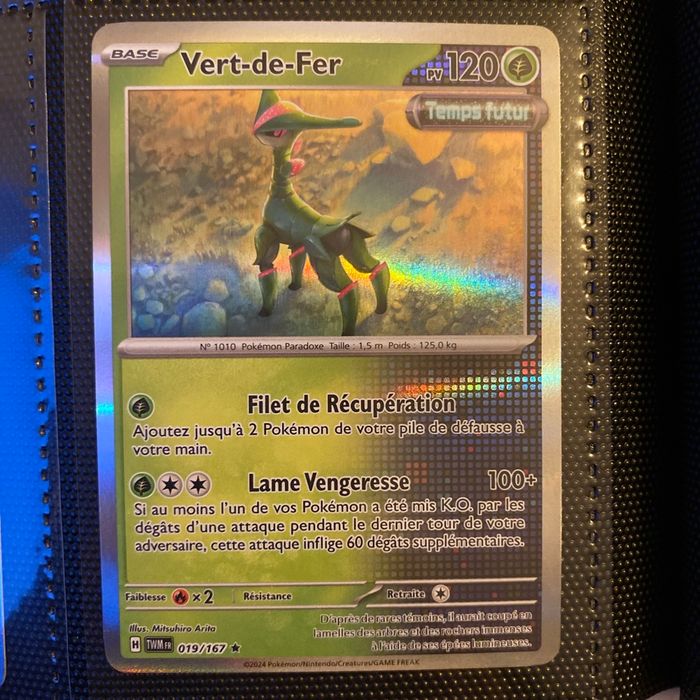 Carte Pokémon holographique vert de fer