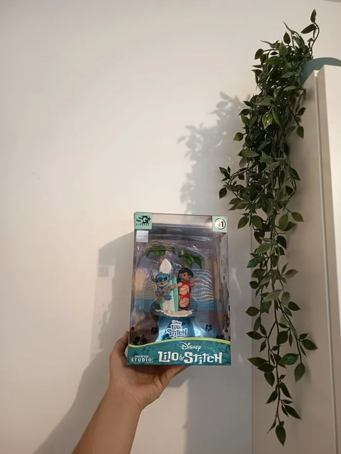 Figurine Disney Lilo et Stitch surfboard neuf - Abystyle studio