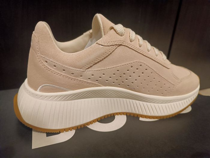 [NEUVES] Baskets BOSS TTNMEVO Runn SD Pastel Pink 36 - photo numéro 2