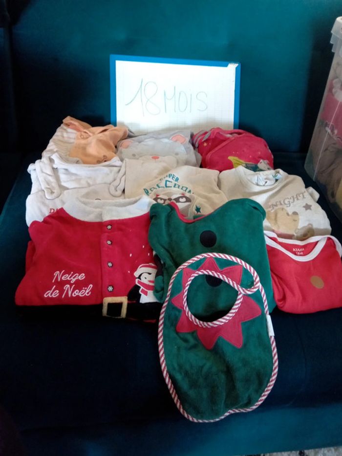 Lot de 8 pyjamas + 1 body + 1 bavoir 18mois