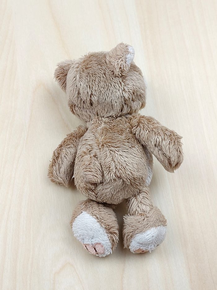 Petite peluche doudou ours marron ventre beige NICI 14 cm empreintes roses - photo numéro 2