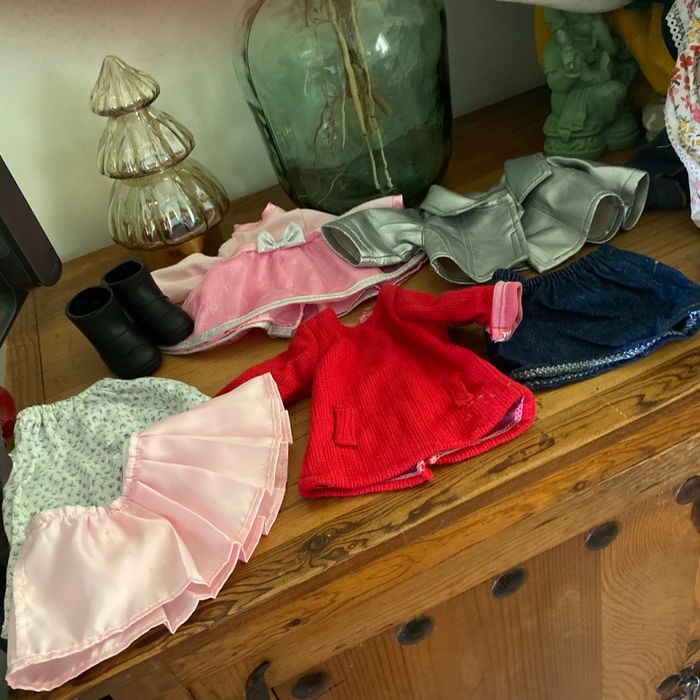 Lot vêtements poupées our génération