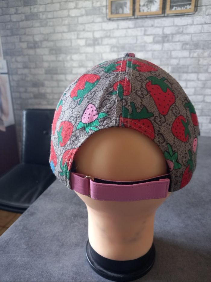 Casquette Gucci  en parfait état - photo numéro 3