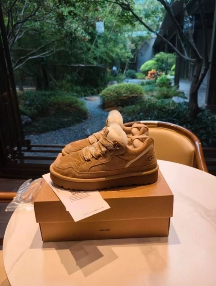 Bottes de neige UGG, pointure 38 - photo numéro 3