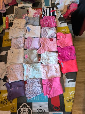 Lot 1: 100 vêtements fille 6 mois hiver