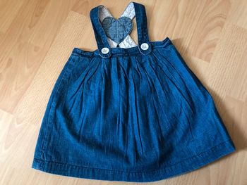 Jolie robe salopette en jean bleu T. 9 mois/71 cm TBE