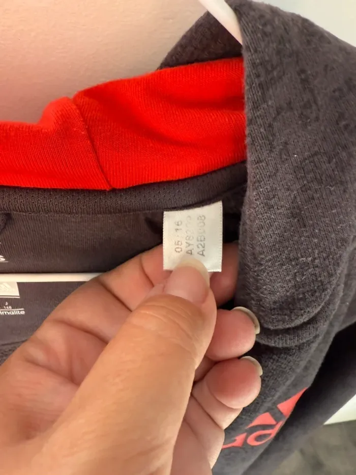 Gilet à capuche gris et rouge Adidas garçon 9/10 ans - photo numéro 6