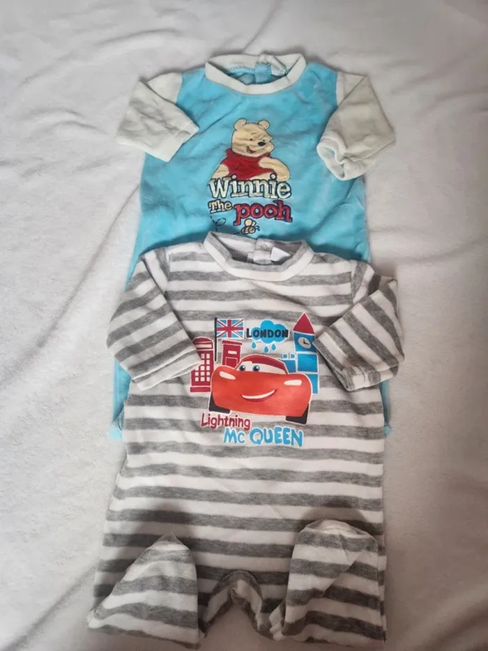 Mignon lot de 2 pyjamas velours Disney baby bébé 6 mois winnie et cars