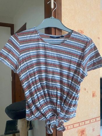 TEE shirt femme taille 38 très bon etat