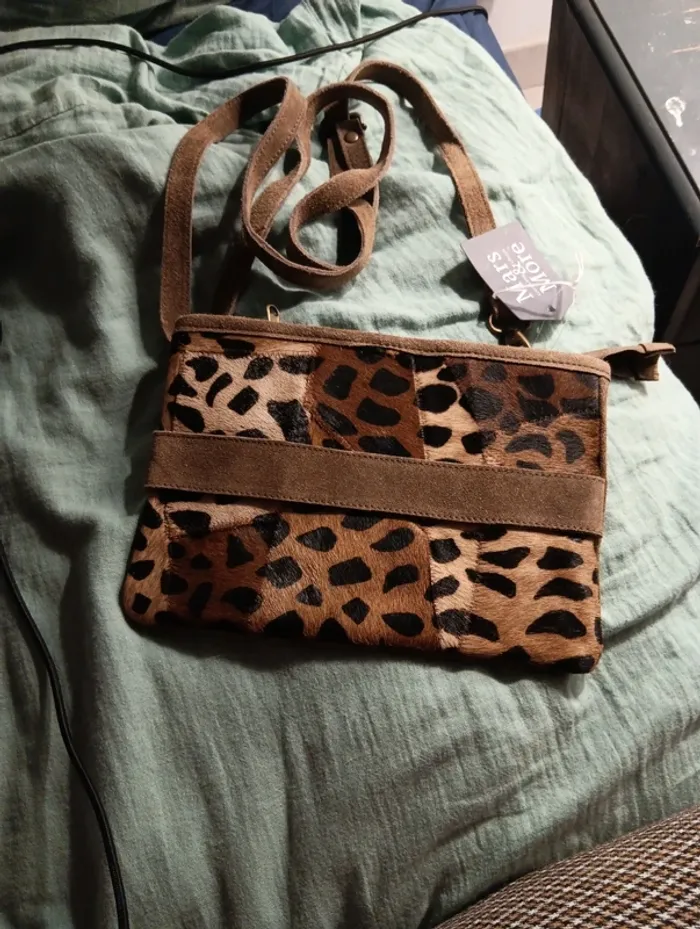 Jolie sac pochette en peau