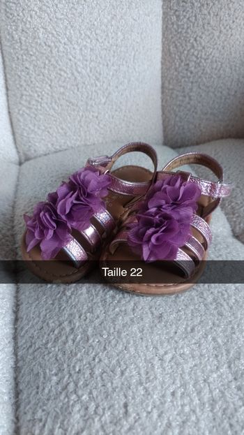 Sandales violette a fleur taille 22 Chaussea