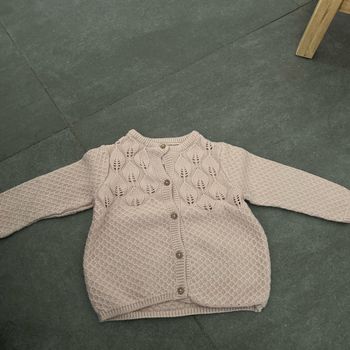Gilet C&A 6-9 mois taille grand (9-12 mois)