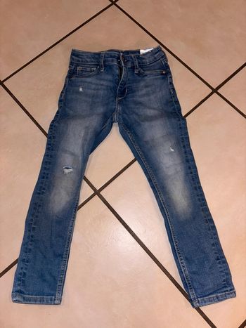 Jeans 4-5ans Très bon état