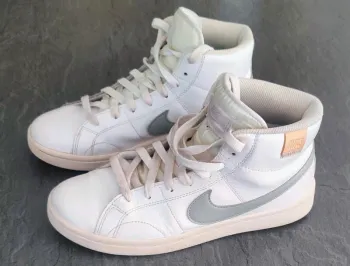 Baskets Nike Court Royale blanches et bleues T40