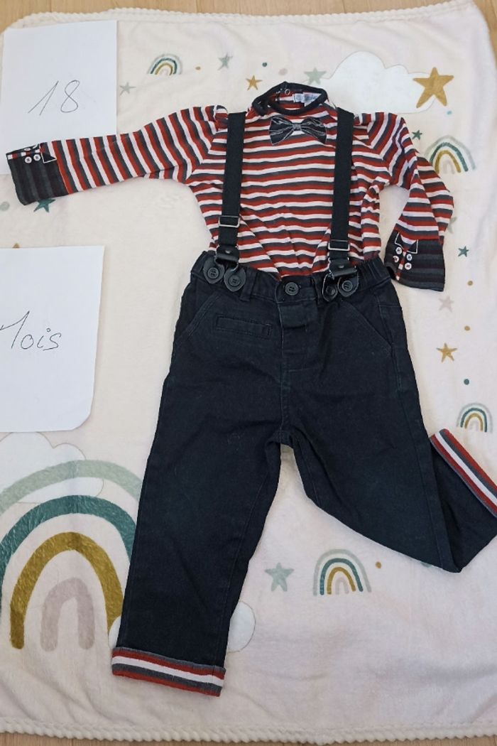 Ensemble pantalon bretelles et tee-shirt