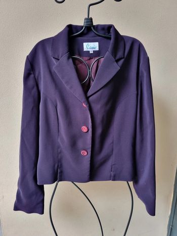 Veste mauve avec boutons
