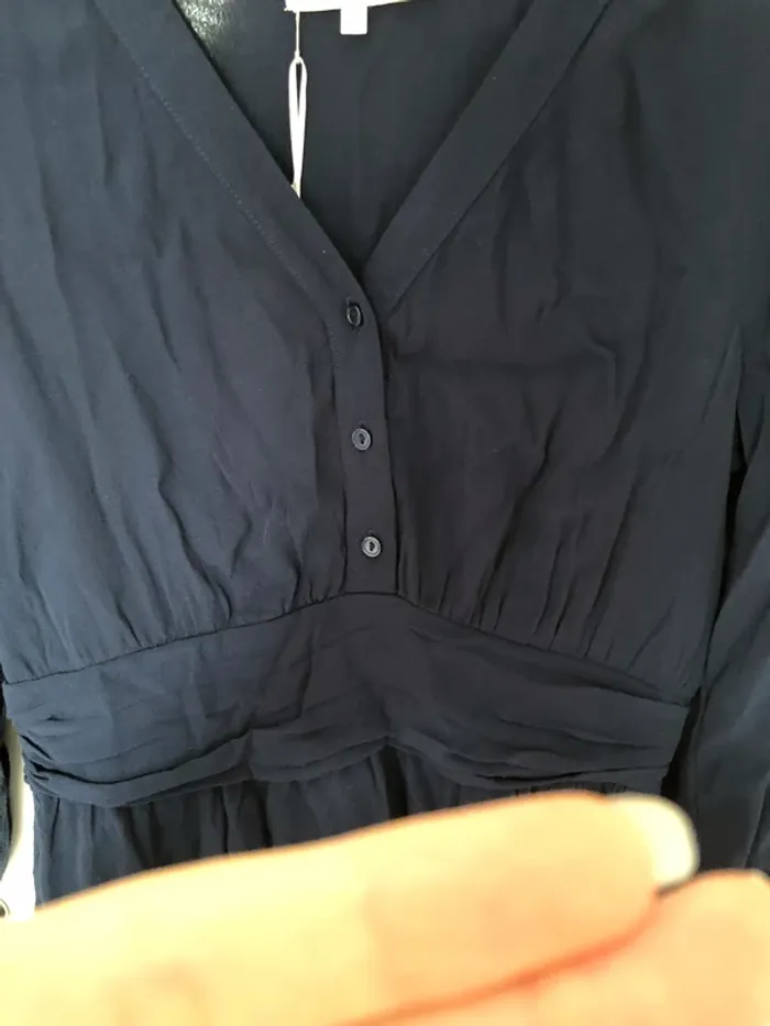 Robe bleu marine serrée à la taille et évasé en bas - photo numéro 5