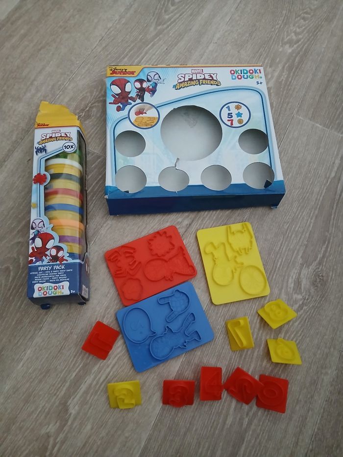 Lot pâte a modeler et moules spidey - photo numéro 3